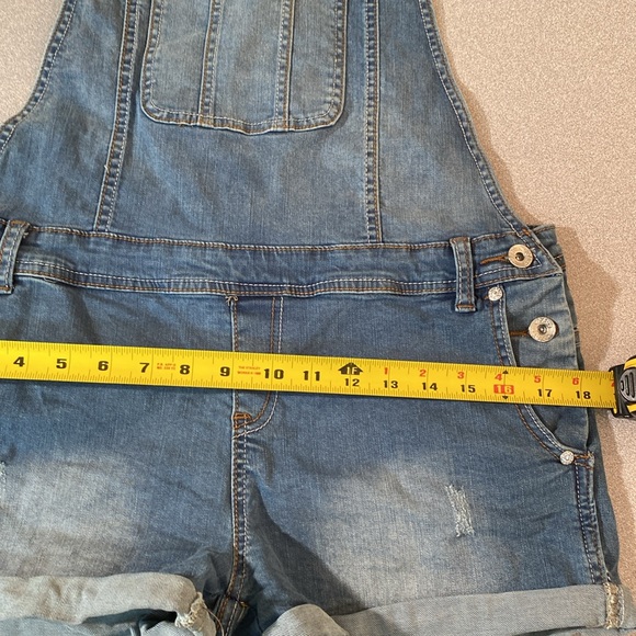 Smashed Lemons - women’s denim short-alls. Size 8 - Picture 8 of 9